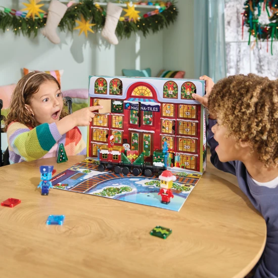MAGNA-TILES Adventskalender – 34 Teile mit weihnachtlichen Motiven, Figuren und Mikro-Chassis