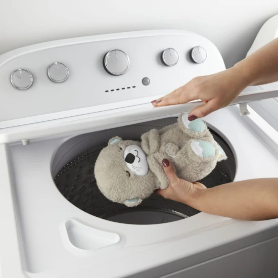 Ein beruhigender Otter von Fisher-Price mit weichem Bauch und Lichtern, perfekt zum Einschlafen.