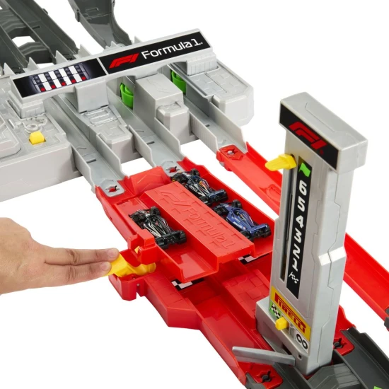 Hot Wheels Racing Formel 1 Grand Prix Bahn mit drei Metall-F1-Modellen