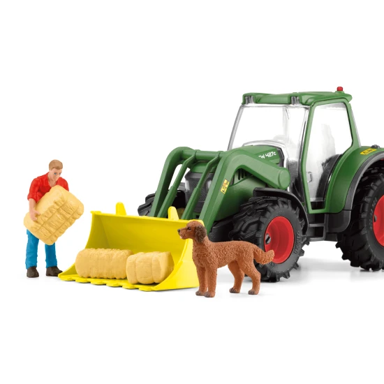 Bauer Paull mit einem Traktor und einem treuen Goldendoodle auf der Farm.