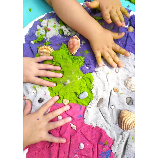 Das Dynamic Sand Farm-Set enthält Sand in 4 Farben.