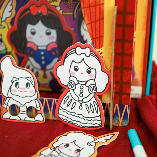 Bauen Sie ein Schneewittchen-Tookyland-Puppentheater