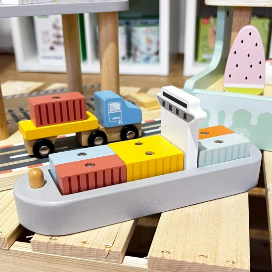 Holzkran für Kinder, Hafen und Eisenbahnstrecke
