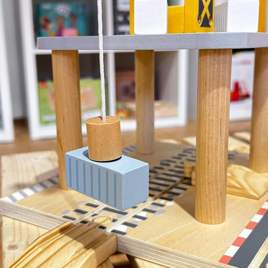 Holzkran für Kinder, Hafen und Eisenbahnstrecke
