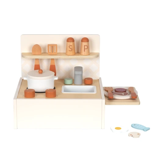 Tragbare Holzküche mit Zubehör, ideal für unterwegs.