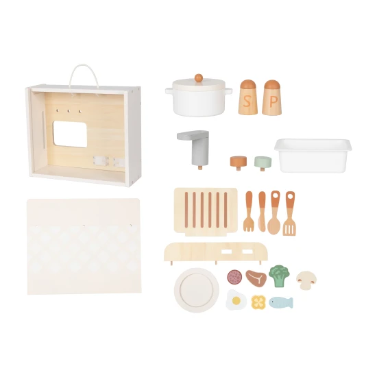 Tragbare Holzküche mit Zubehör, ideal für unterwegs.