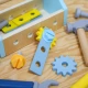 Holzwerkzeuge für Kinder in einer tragbaren Box Tooky Toy