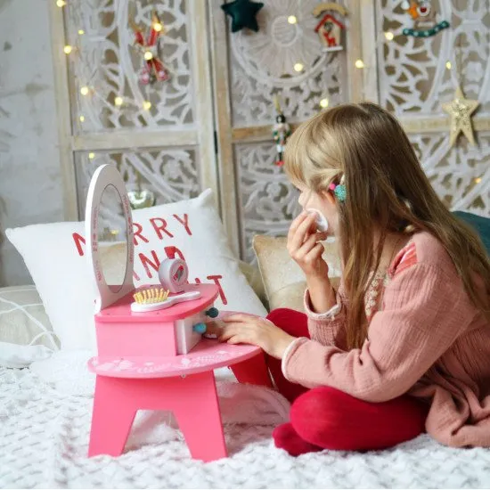 Kosmetiktisch für kleine Schönheiten