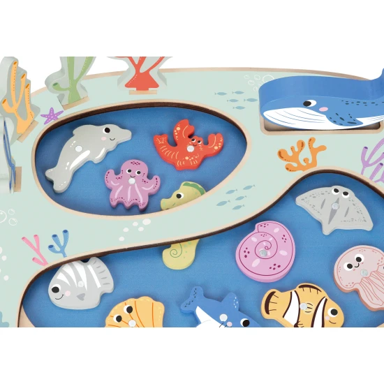 Holzspiel Fischfang und Balancierspiel 2 in 1 von Tooky Toy mit bunten Fischen zum Üben der motorischen Fähigkeiten.