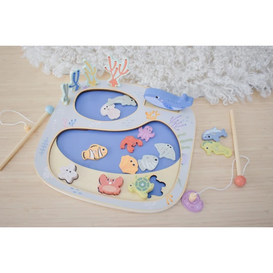 Holzspiel Fischfang und Balancierspiel 2 in 1 von Tooky Toy mit bunten Fischen zum Üben der motorischen Fähigkeiten.