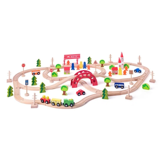 Holzeisenbahn mit Brücke und Haltestelle Holzeisenbahn mit Brücke und Haltestelle – Woody 102193062