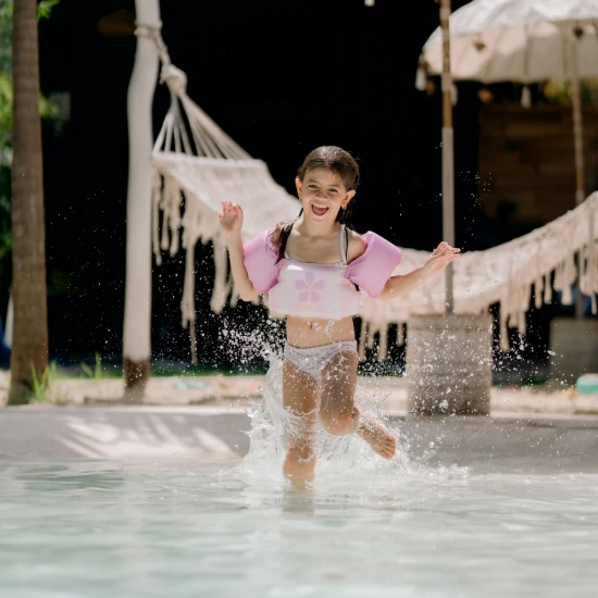 Schwimmweste mit rosa Blumenmuster und Ärmeln, Größe 2-6 Jahre