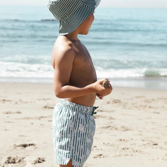 Badeshorts mit UPF 50+ Surfer von Swim Essentials fur Kinder
