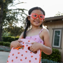 Schwimmbrille für Kinder mit warmen Herzen