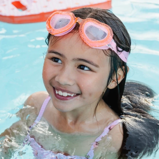 Schwimmbrille für Kinder mit warmen Herzen