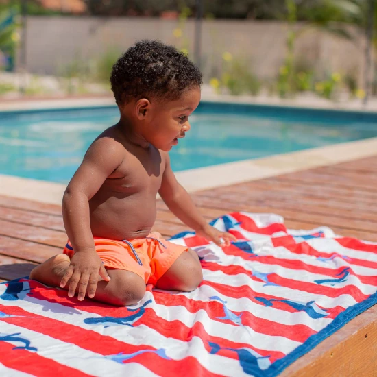 Strandtuch 135 x 65 cm Wale von Swim Essentilas