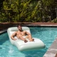 Aufblasbarer Wasser Sessel Luxe Lounge Swim Essentials weiss gruen Streifen 180 x 99 cm