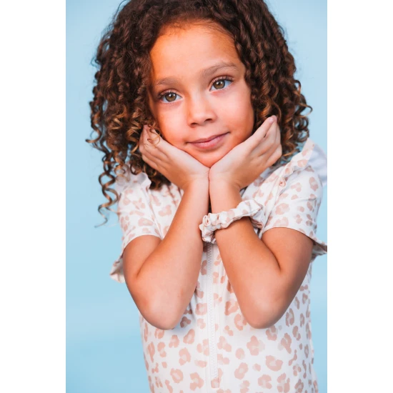 Bunte Haargummis – 5er-Set in verschiedenen Mustern und Farben.