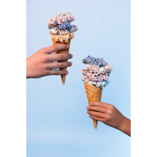 Bunte Haargummis – 5er-Set in verschiedenen Mustern und Farben.