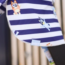 Gestreifte Badekappe mit Nackenschutz mit LSF 50+ Bluey