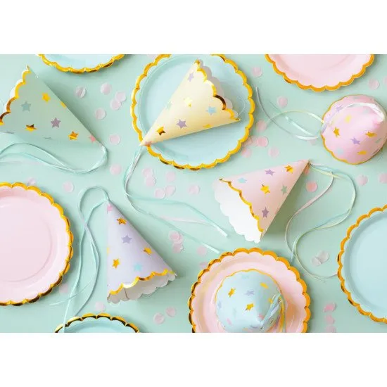 Partyhüte für kleine Geburtstagskinder.