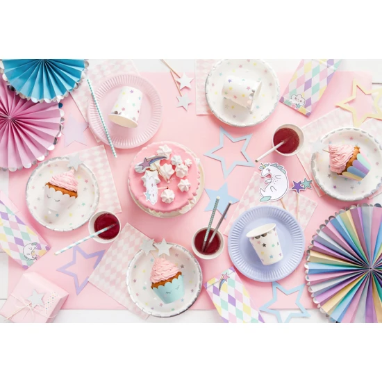 Partygläser mit Sternen sind ideal für jede Kinderparty.