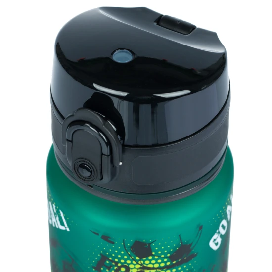 Tritan-Trinkflasche Fußball 500 ml mit praktischem Verschluss und fröhlichem Motiv.