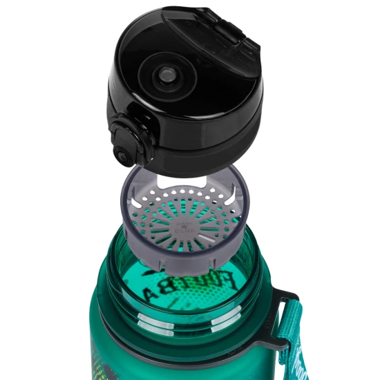 Tritan-Trinkflasche Fußball 500 ml mit praktischem Verschluss und fröhlichem Motiv.