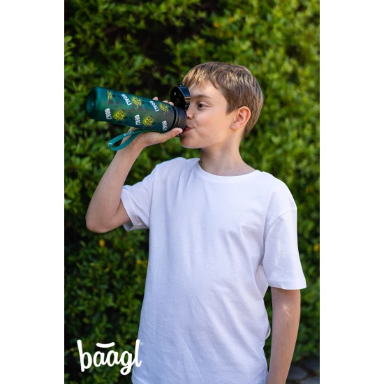 Tritan-Trinkflasche Fußball 500 ml mit praktischem Verschluss und fröhlichem Motiv.