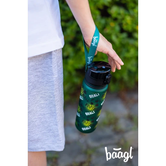 Tritan-Trinkflasche Fußball 500 ml mit praktischem Verschluss und fröhlichem Motiv.