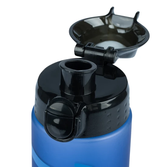 Tritanflasche Ocean Blue 700 ml mit praktischer Schlaufe und verschließbarem Deckel.