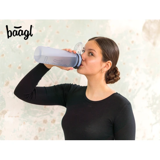 Tritanflasche Dast Blue 800 ml mit verschließbarem Deckel und Sieb für Fruchtgetränke – ideal für Schule und Ausflüge.