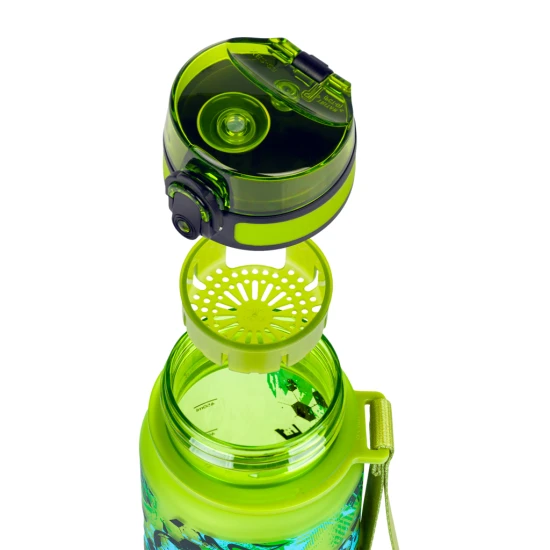 Tritan-Flasche für Kinder mit dem Football Game-Motiv von BAAGL