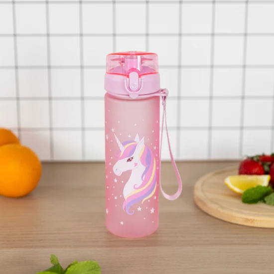 Tritan-Trinkflasche Unicorn, 500 ml, mit praktischem Verschluss und fröhlichem Motiv.