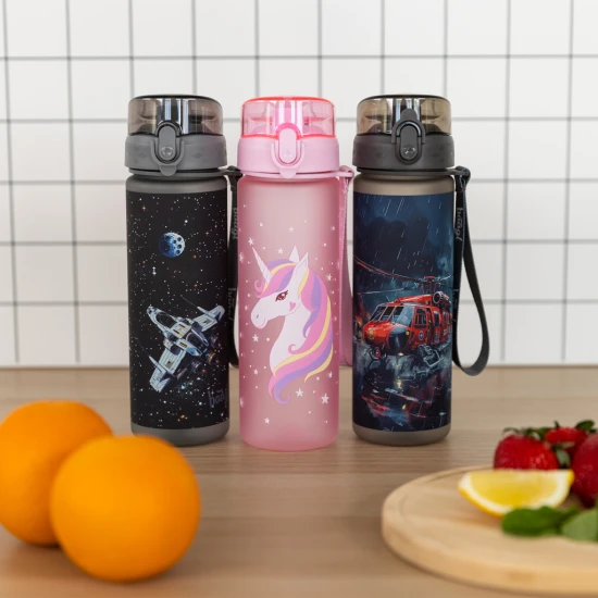 Tritan-Trinkflasche Unicorn, 500 ml, mit praktischem Verschluss und fröhlichem Motiv.