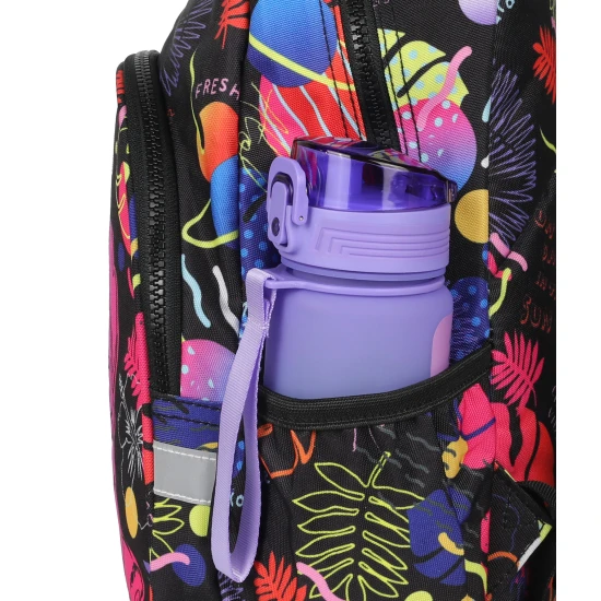 Kinderrucksack Toby Stitch Schwarz mit verstellbaren Schultergurten und Sicherheitspfeife.