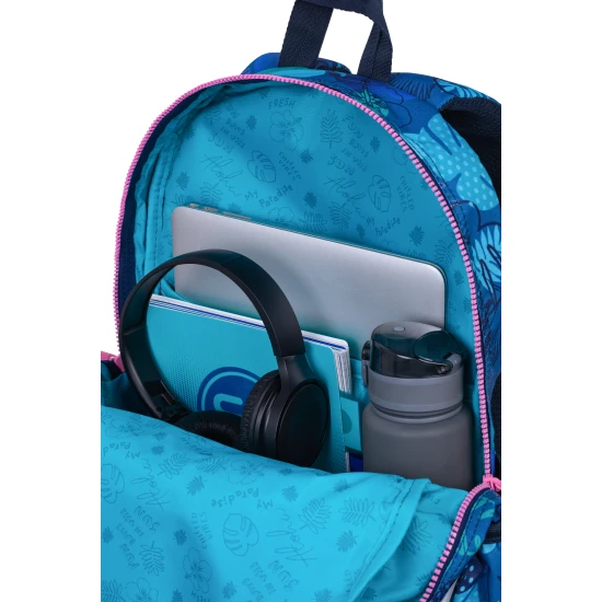 Schulranzen Rider 43 cm Stitch Blue mit geräumigen Fächern, einem Laptopfach und einem Trinkflaschenfach.