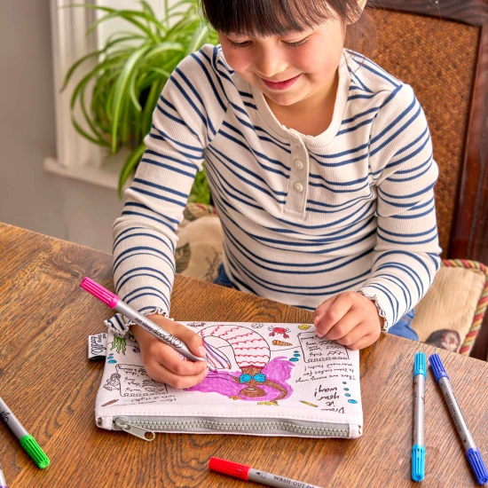 Meerjungfrau-Federmäppchen zum Ausmalen mit Markern von eatsleepdoodle
