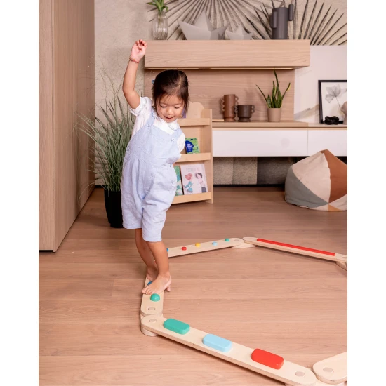 Montessori Sensorischer Balanceparcours aus Holz 14 Teile Montessori Sensorischer Balanceparcours aus Holz 14 Teile – Family Nation FN-MONT-BAL-1