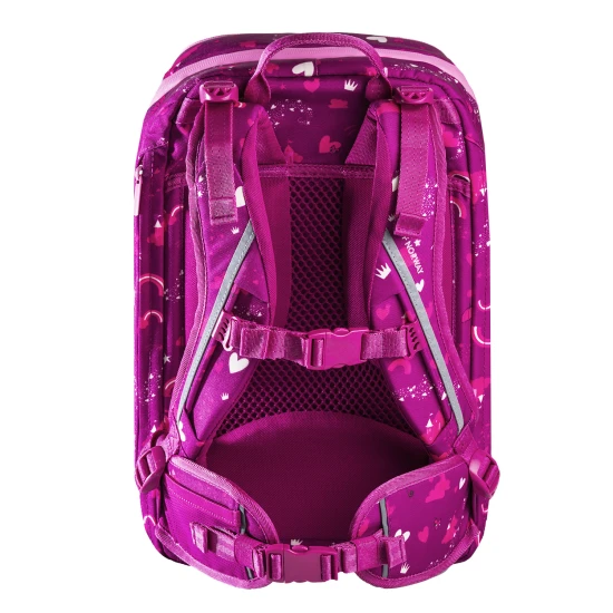 Der leichte Schulranzen Ballerina Dark Pink passt perfekt auf den Rücken einer kleinen Schülerin.