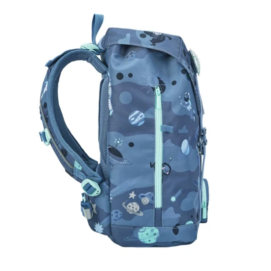 Der leichte Schulranzen „Retro Astronaut Blue“ passt perfekt auf den Rücken eines kleinen Schülers.