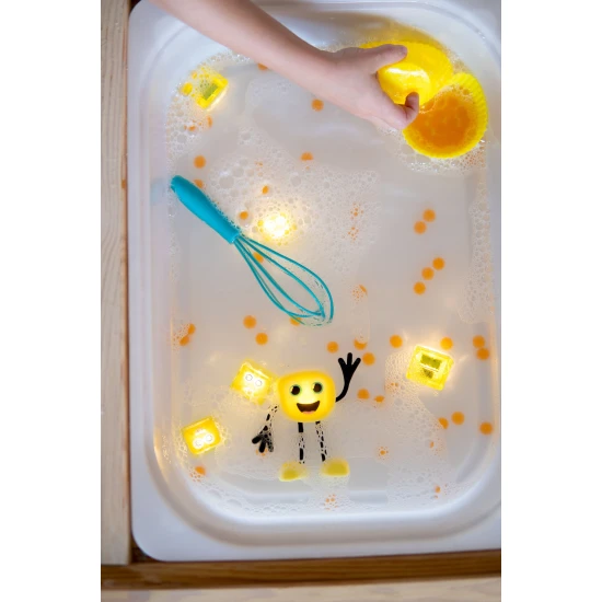 Glo Pals Sensory Glowing Cubes Alex, leuchtende Würfel für das Bad für Kinder, leuchten im Wasser.