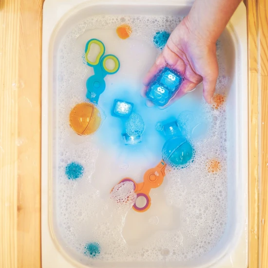 Glo Pals Sensory Glowing Cubes Cookie, leuchtende Würfel für das Bad für Kinder, leuchten im Wasser.