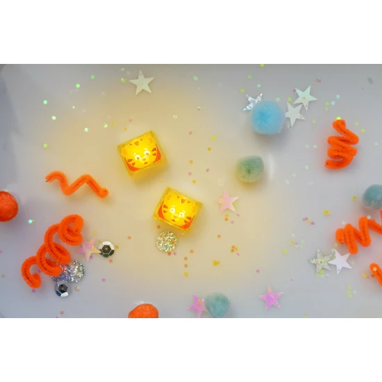 Glo Pals Sensory Glowing Cubes Daniel Tiger, leuchtende Würfel für das Bad für Kinder, leuchten im Wasser.