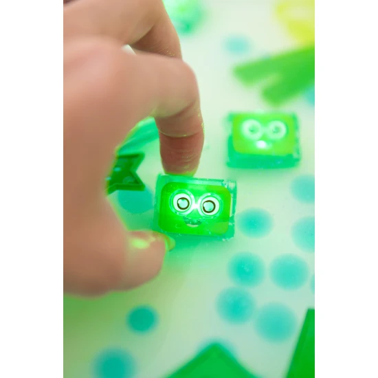 Glo Pals Sensory Glowing Cubes Pippa, leuchtende Würfel für das Bad für Kinder, leuchten im Wasser.