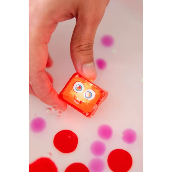 Glo Pals Sensory Glowing Cubes Sammy, leuchtende Würfel für das Bad für Kinder, leuchten im Wasser.