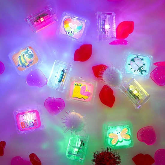 Leuchtende Sinnes-Würfel für Wasser 6er-Pack Love Bugs von Glo Pals – 6 Leuchtwürfel fürs Bad