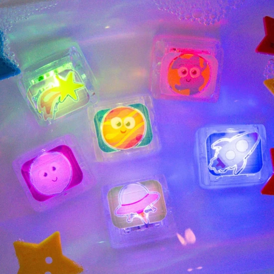 Leuchtende Sinnes-Würfel für Wasser 6er-Pack Space von Glo Pals – 6 Leuchtwürfel fürs Bad