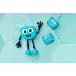 Set aus Blair-Figur und 2 sensorischen, leuchtenden Wasserwürfeln
