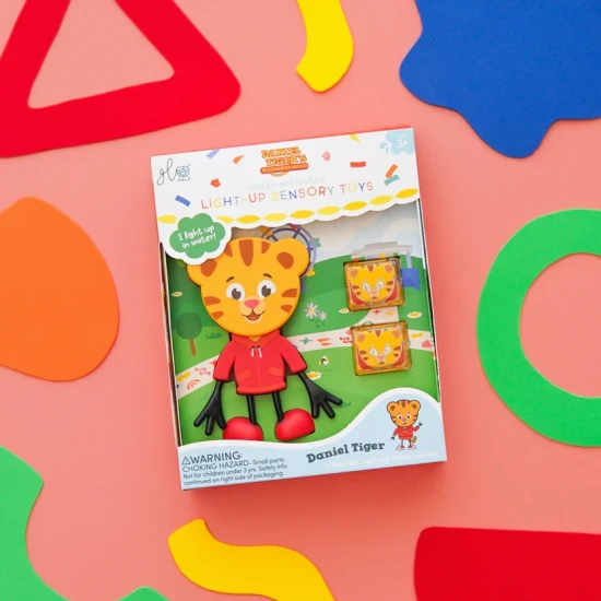 Glo Pals Set Daniel Tiger-Figur und 2 sensorische Wasserwürfel – ein leuchtendes Badespielzeug für Kinder.